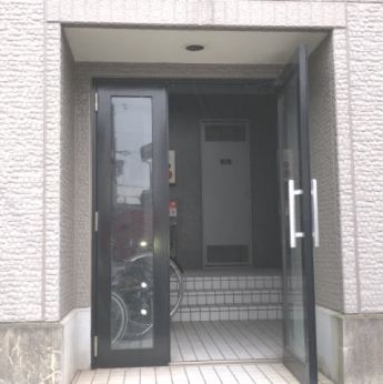 ゆとりのあるエントランスです