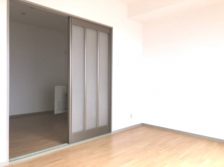 明るい洋室です