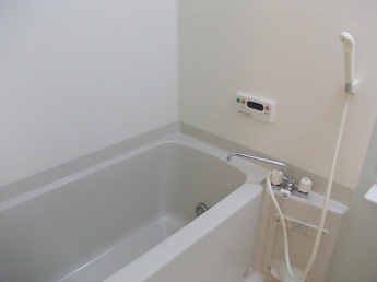 コンパクトで使いやすいお風呂です