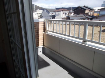バルコニーからの眺めを楽しみながら食事をしませんか