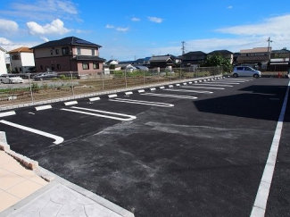 車をお持ちの方に嬉しい駐車場付きの物件です