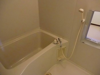 日々の疲れを癒すお風呂付です