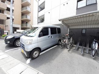 駐車場があるので、車を買う予定の方も安心です