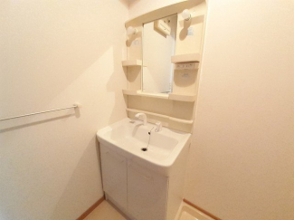 明るい洗面所です
