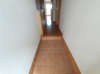 収納もある玄関です