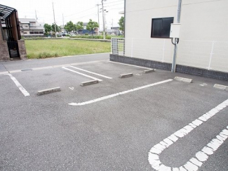 車をお持ちの方に嬉しい駐車場付きの物件です