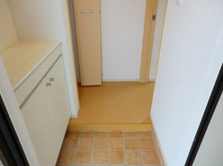 収納もある玄関です
