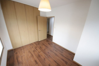 落ち着いて過ごせるお部屋なので、寝室にいかがでしょうか