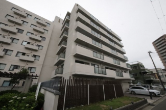 落ち着いた雰囲気の外観です