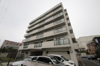 落ち着いた雰囲気の外観です