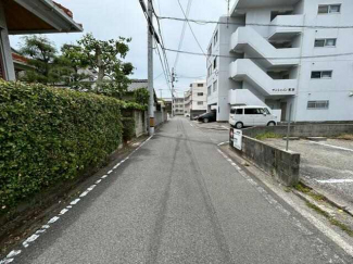 西側道路を南向きに撮影