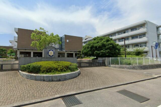 松山市立北中学校まで3300m