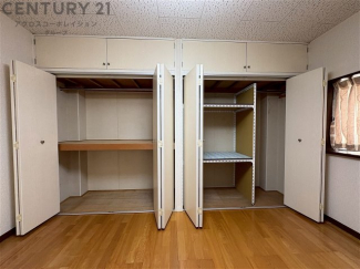 衣類やアクセサリー、小物類の収納が便利で整理整頓がしやすく、部屋の美観を保ちつつ、スペースを最大限に活用できます。衣服のしわやダメージを防ぎ、長持ちさせることができます。