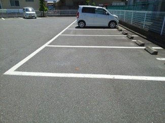 車をお持ちの方に嬉しい駐車場付きの物件です