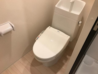 冬も快適温水暖房便座