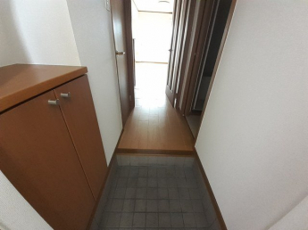 明るい玄関です