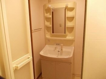 明るい洗面所です