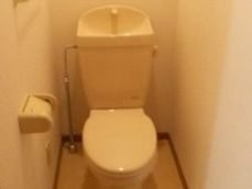ゆったりとした空間のトイレです