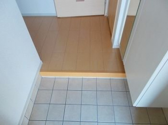毎日通る玄関はこちらです