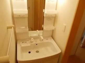 明るい洗面所です