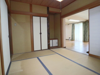 ＬＤＫに隣接の和室　畳の上でごろんとリラックス
