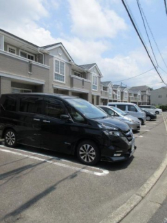 駐車場があるので、車を買う予定の方も安心です