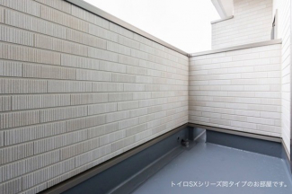 明るい色調の室内です