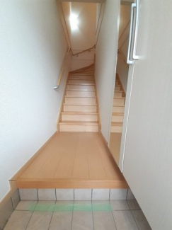 収納もある玄関です