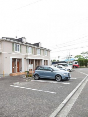車をお持ちの方に嬉しい駐車場付きの物件です