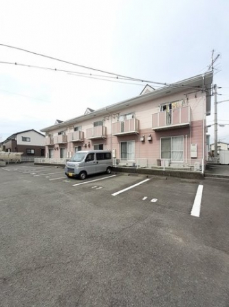駐車場があるので、車を買う予定の方も安心です