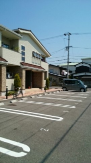 車をお持ちの方に嬉しい駐車場付きの物件です