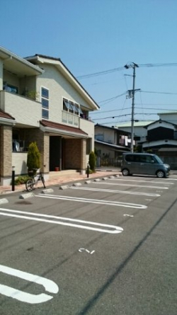 車をお持ちの方に嬉しい駐車場付きの物件です