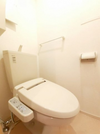 コンパクトで使いやすいトイレです