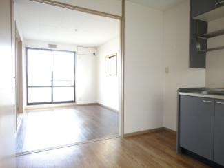 ＬＤＫ10.5帖！間仕切り閉めれば２ＤＫとしても使用可！