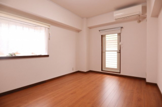 写真は別部屋です。