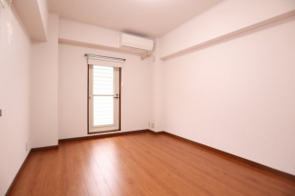 写真は別部屋です。