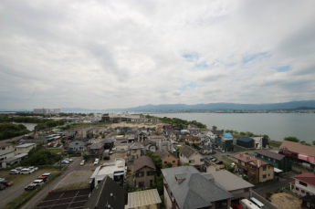 ベランダからの眺望、近隣と琵琶湖