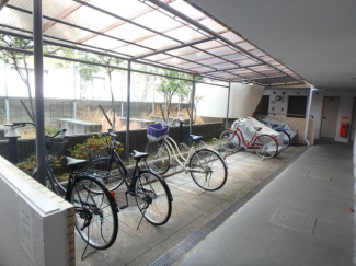 屋根付き自転車置き場