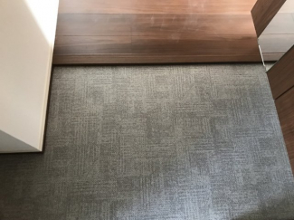 収納もある玄関です