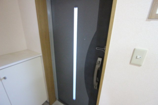 収納もある玄関です