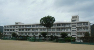 西脇市立西脇中学校まで1m