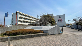 松山市立椿中学校まで291m