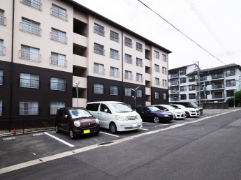 【駐車場】