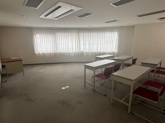 室内は広々しています。