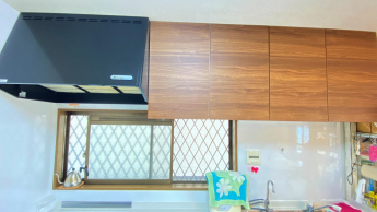 キッチン吊戸棚（2層階）登記上1階部分