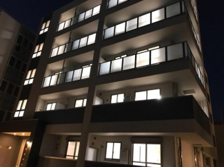 外観写真（夜）