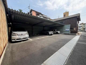 川里屋根付き月極駐車場の画像