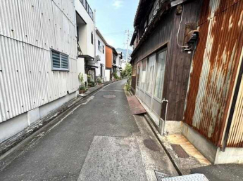 川里屋根付き月極駐車場の画像