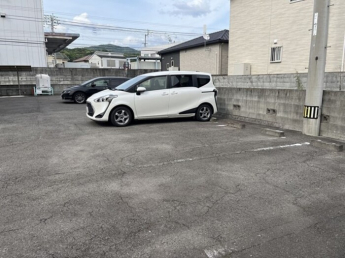 【駐車場】