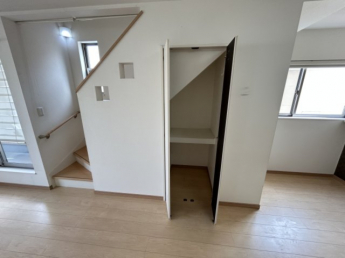 リビング収納もあり住空間スッキリ広々！